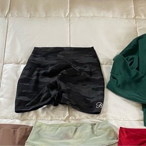 Bombshell XS camo shorts